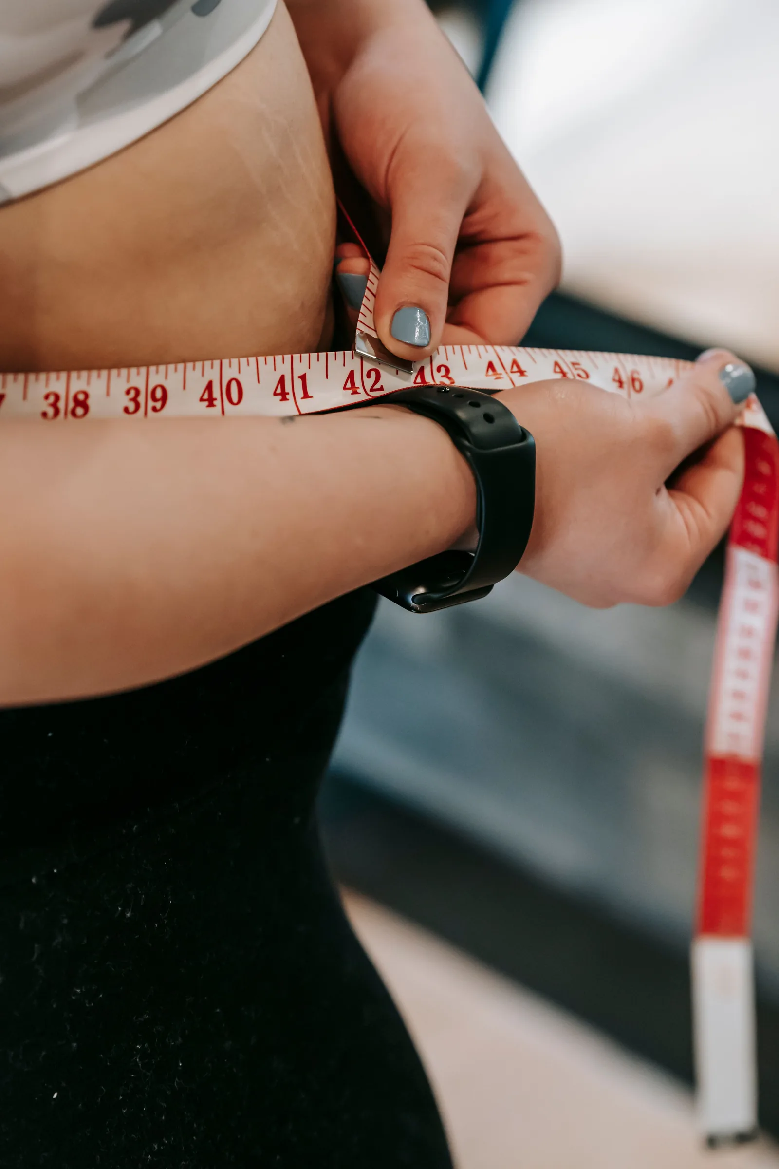 Measuring the waist while wearing a smartwatch